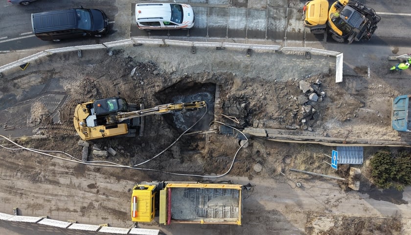 Usuwanie awarii wodociągowej przy ul. Traugutta. Wrocław, 20.02.2026