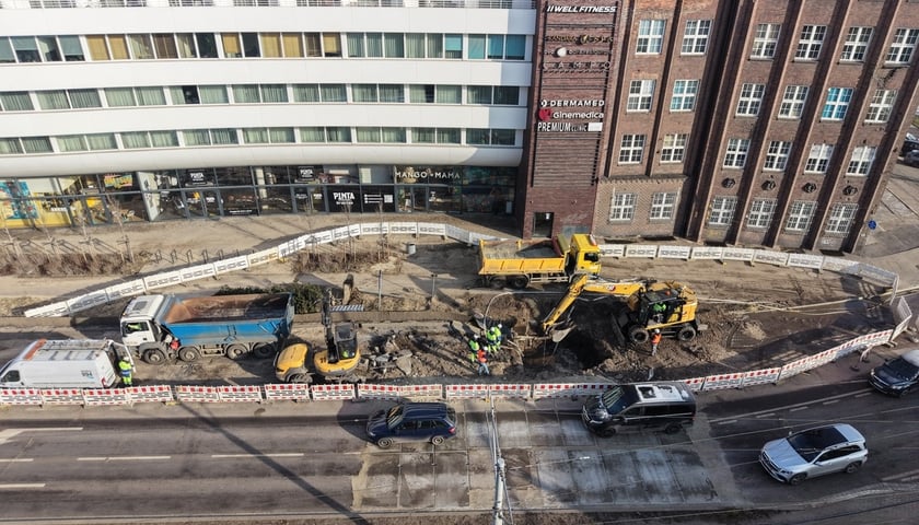 Usuwanie awarii wodociągowej przy ul. Traugutta. Wrocław, 20.02.2026