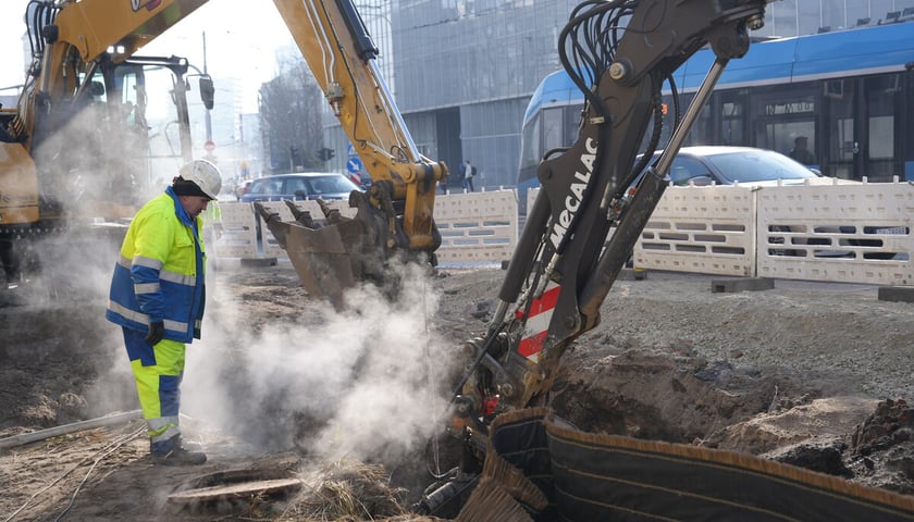 <p>Usuwanie awarii wodociągowej przy ul. Traugutta. Wrocław, 20.02.2026</p>