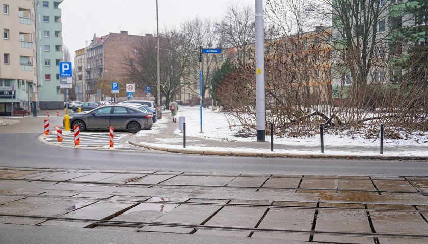 MPK wyremontuje torowisko na ulicy Glinianej na skrzyżowaniu z Borowską oraz w rejonie skrzyżowania z Ł&oacute;dzką. Na zdjęciu ulica Gliniana w pobliżu ulicy Ł&oacute;dzkiej&nbsp;