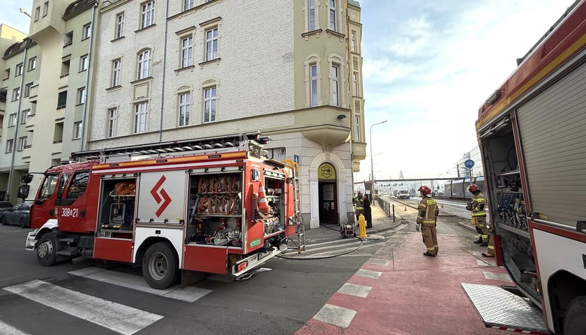 Akcja straży pożarnej w okolicy ul. Legnickiej we Wrocławiu, 20 lutego