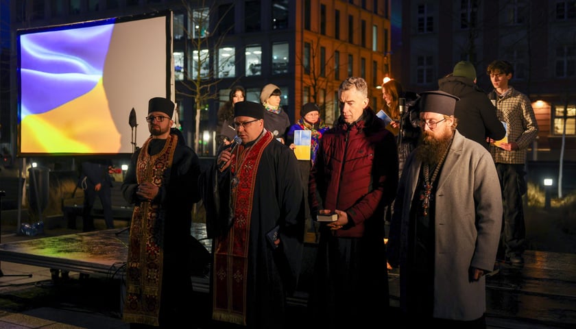 Uroczystości w czwarą rocznicę wybuchu wojny w Ukrainie, na Pl. Nowy Targ we Wrocławiu