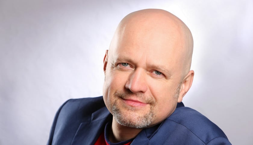 Wspólnie z ich rodzicami, stwórzmy dzieciom uchodźców z Ukrainy, naturalny i pozbawiony trosk dziecięcy świat ? mówi psycholog Kazimierz Ździebło