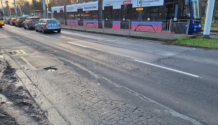 Odcinek ul. Grabiszyńskiej między Fiołkową a cmentarzem, który zostanie wyremontowany.