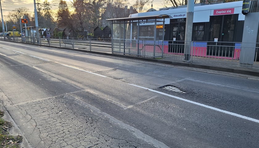 Odcinek ul. Grabiszyńskiej między Fiołkową a cmentarzem, który zostanie wyremontowany.