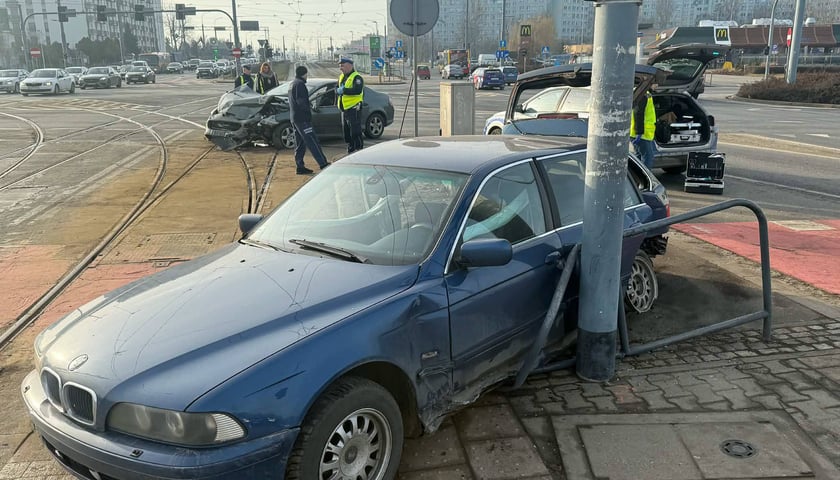Wypadek przy skrzyżowaniu Bardzkiej i Armii Krajowej - 27 lutego