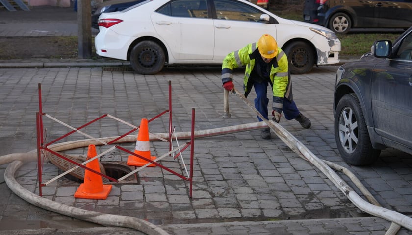 Usuwanie awarii ciepłowniczej przy ul. Lubuskiej. Wrocław, 28.02.2026