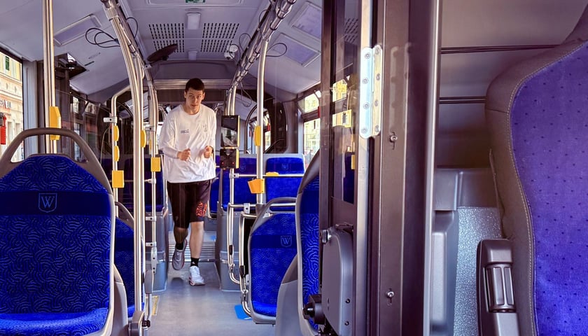 Przemek biega Mercedesie Conecto - nowym autobusie MPK Wrocław 