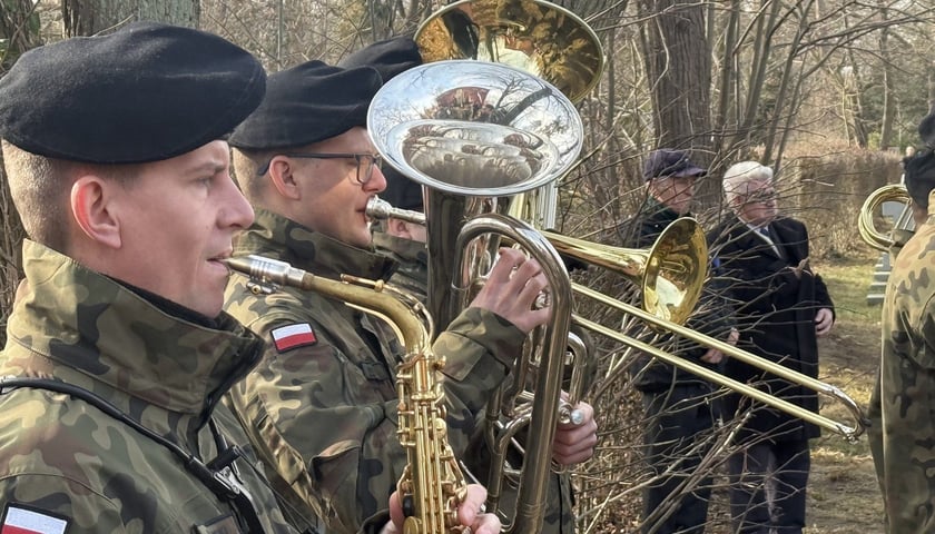 Obchody Narodowego Dnia Pamięci Żołnierzy Wyklętych na Cmentarzu Osobowickim przy Pomniku Ofiar Terroru Komunistycznego 1945–1956