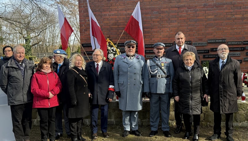 Obchody Narodowego Dnia Pamięci Żołnierzy Wyklętych na Cmentarzu Osobowickim przy Pomniku Ofiar Terroru Komunistycznego 1945–1956