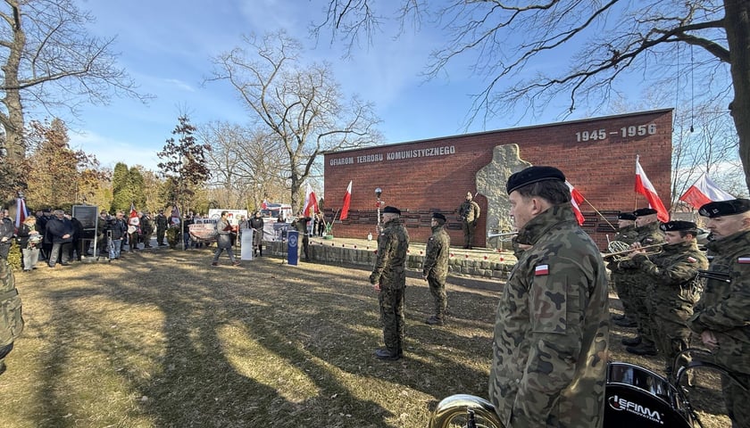 Obchody Narodowego Dnia Pamięci Żołnierzy Wyklętych na Cmentarzu Osobowickim przy Pomniku Ofiar Terroru Komunistycznego 1945–1956