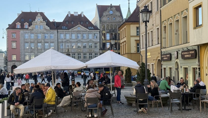 <p>Do wyboru jest kilka wariant&oacute;w - ukazujących walory kamienic i spełniających wymogi</p>