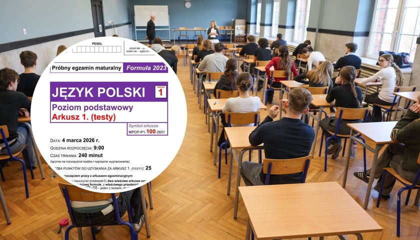 Próbna matura z języka polskiego 2026 w LO nr VII  przy ul. Kruczej we Wrocławiu. Uczniowie czekają na rozpoczęcie egzaminu, w kółeczku pierwsza strona arkuszu egzaminacyjnego z języka polskiego na poziomie podstawowym (zdjęcie ilustracyjne)

