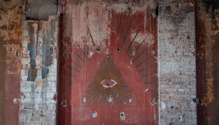 Do dziś na ścianach kina widać ślady po loży masońskiej