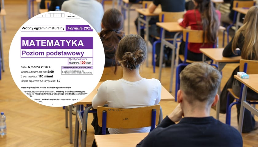 Próbna matura w LO nr VII przy ul. Kruczej we Wrocławiu, w kółku: arkusz egzaminacyjny z matematyki