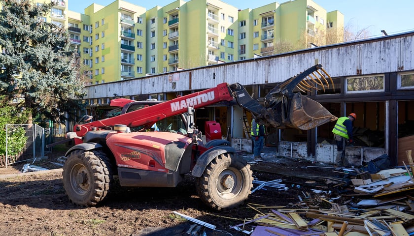 Koparka na terenie przedszkola