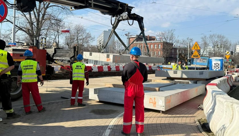 Plac budowy na skrzyżowaniu Glinianej z Borowską 