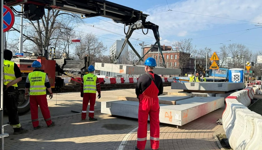 Remont torowiska na ulicy Glinianej w rejonie skrzyżowania z Borowską&nbsp;