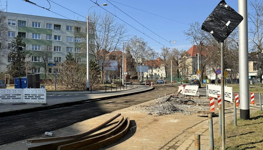 Remont torowiska na ulicy Glinianej w rejonie skrzyżowania z Ł&oacute;dzką&nbsp;