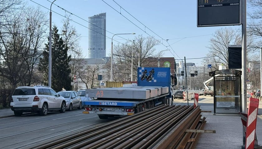 Remont torowiska na ulicy Glinianej w rejonie skrzyżowania z Borowską&nbsp;