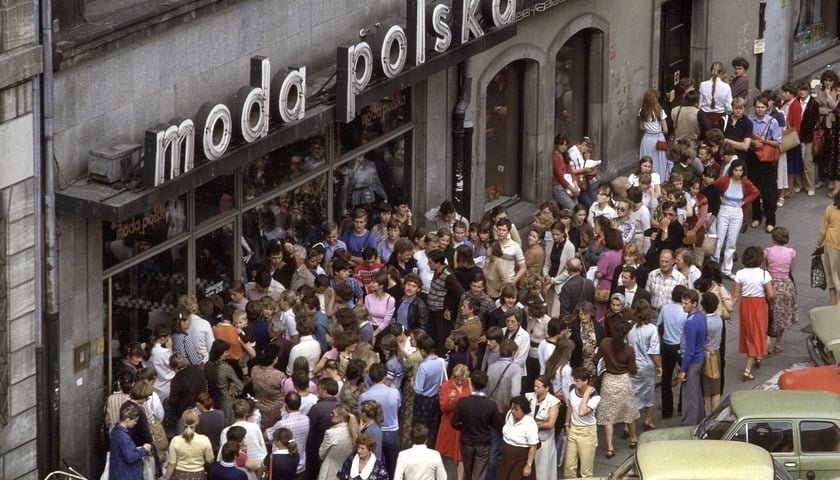 <p>Moda Polska, Wrocław, Rynek, 1982&nbsp;</p>