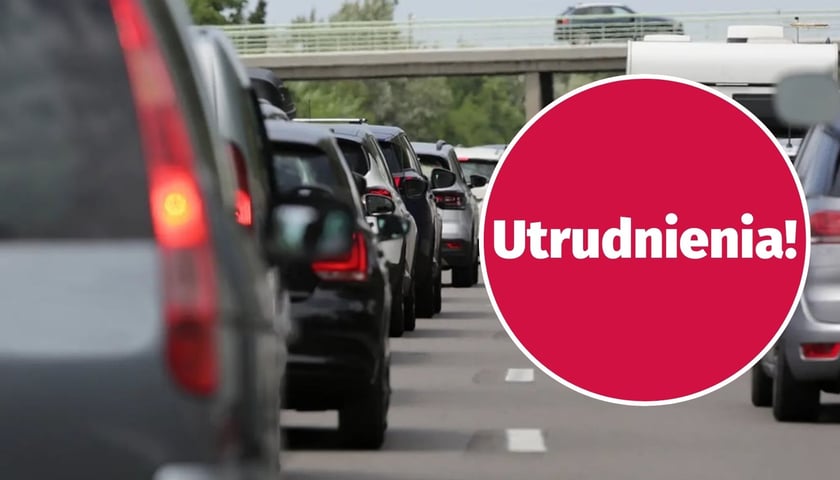 Korek samochodów, napis utrudnienia