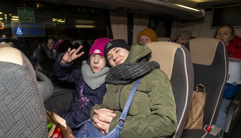 Uchodźcy z Ukrainy mogą wybrać wiele dolnośląskich miast. Transporty odbywają się też za granicę, np. do Lille