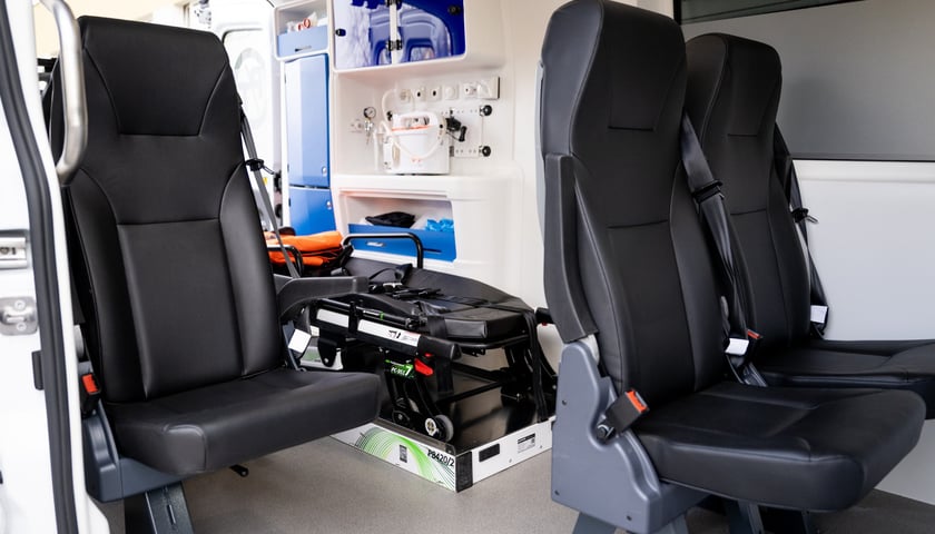 <p>Ambulans może przewozić na raz 4 osoby z rozmaitymi schorzeniami</p>