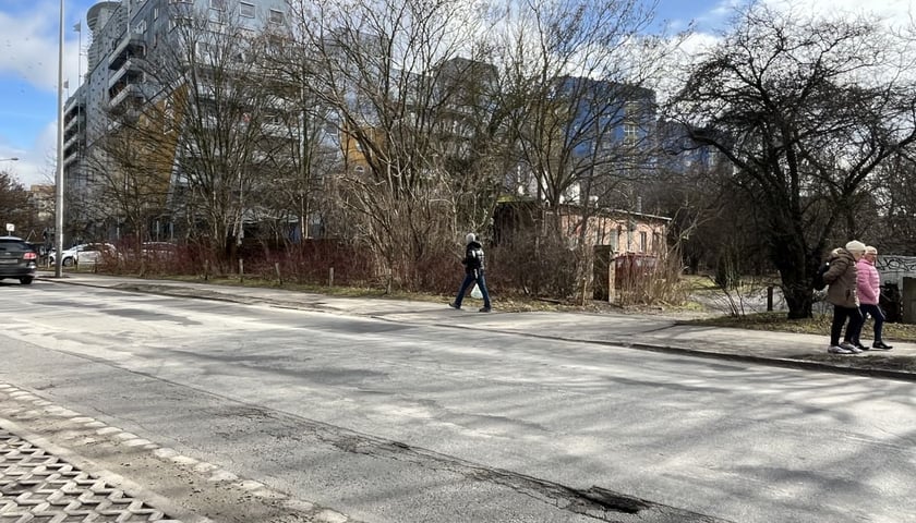 Ulica Kiełczowska przed remontem, marzec 2026