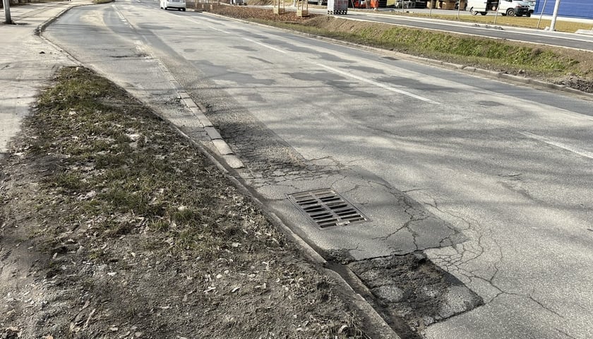 Ulica Kiełczowska przed remontem, marzec 2026