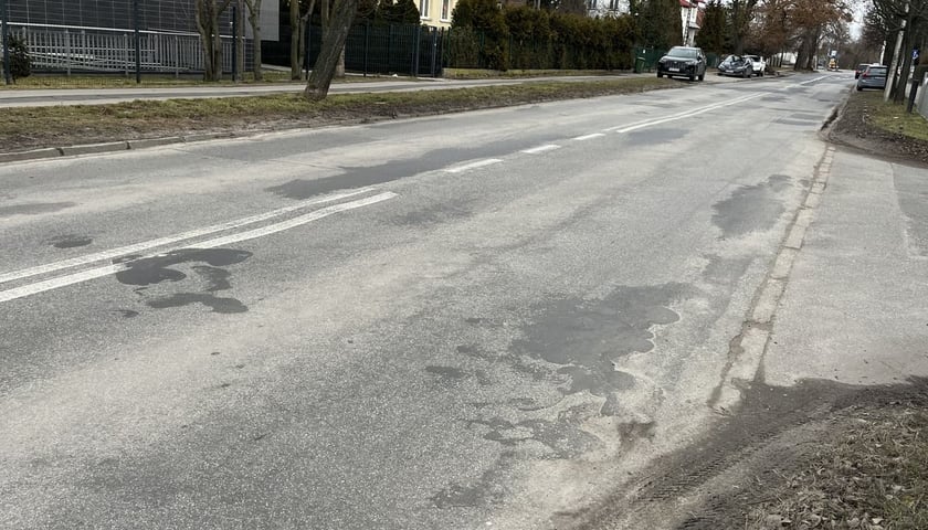 Ulica Kiełczowska przed remontem, marzec 2026