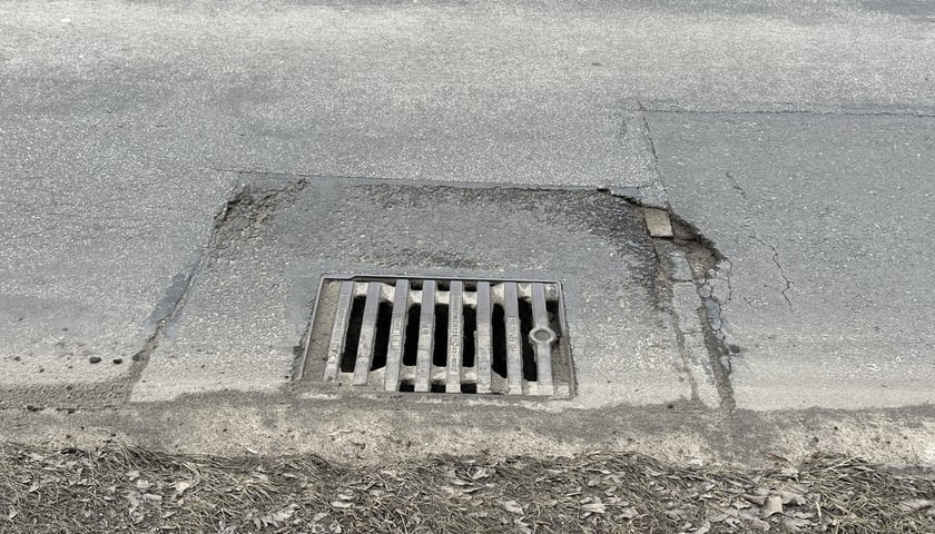 Ulica Kiełczowska przed remontem, marzec 2026