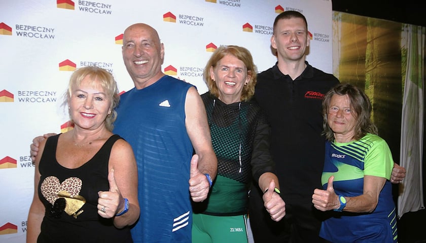 Uczestnicy zajęć oraz trener Remigiusz Ampulski