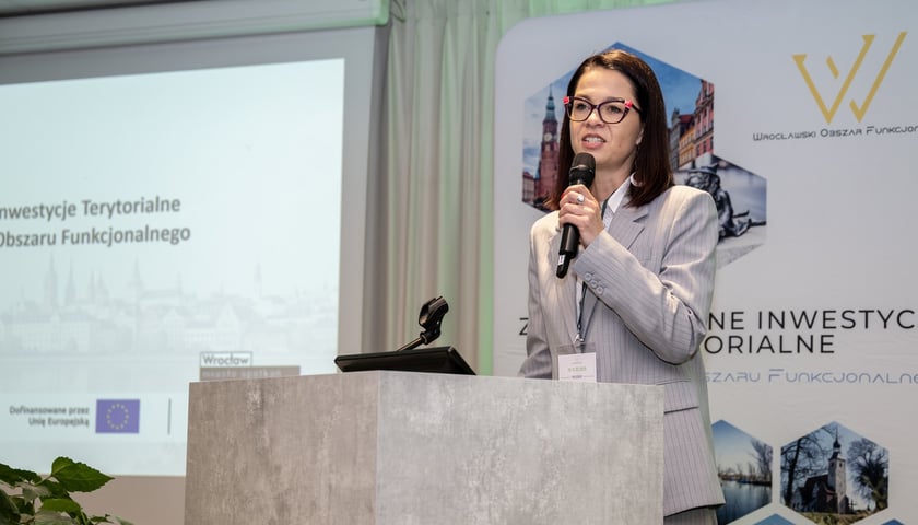 <p>Konferencja &bdquo;Modele funkcjonowania Centr&oacute;w Aktywności Lokalnej (CAL-e) i ich sieci (SCAL-e)&rdquo; &ndash; Magdalena Wdowiak-Urbańczyk, dyrektor Departamentu Spraw Społecznych UW Wrocławia</p>