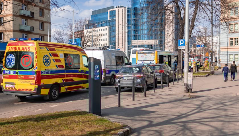 Zderzenie autobusu z busem na ulicy Piłsudskiego w pobliżu Pl. Orląt Lwowskich