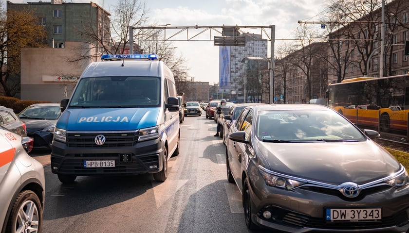 Zderzenie autobusu z busem na ulicy Piłsudskiego w pobliżu Pl. Orląt Lwowskich