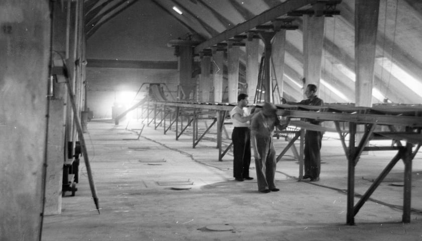 Do dziś bryła budynku stanowi wizyt&oacute;wkę wrocławskiej architektury funkcjonalnej