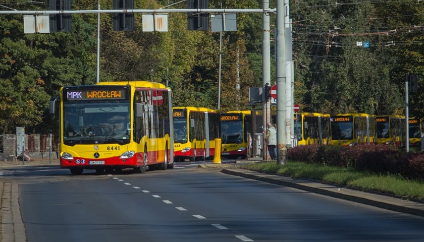Bilety MPK Wrocław 2024. Komunikacja miejska we Wrocławiu. Ile kosztują bilety MPK Wrocław? Sprawdź ceny biletów, rodzaje biletów i rozkłady jazdy.