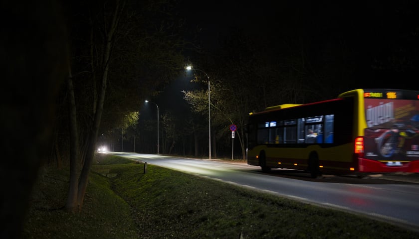 Nowe latarnie uliczne na ul. Mościckiego na Brochowie.