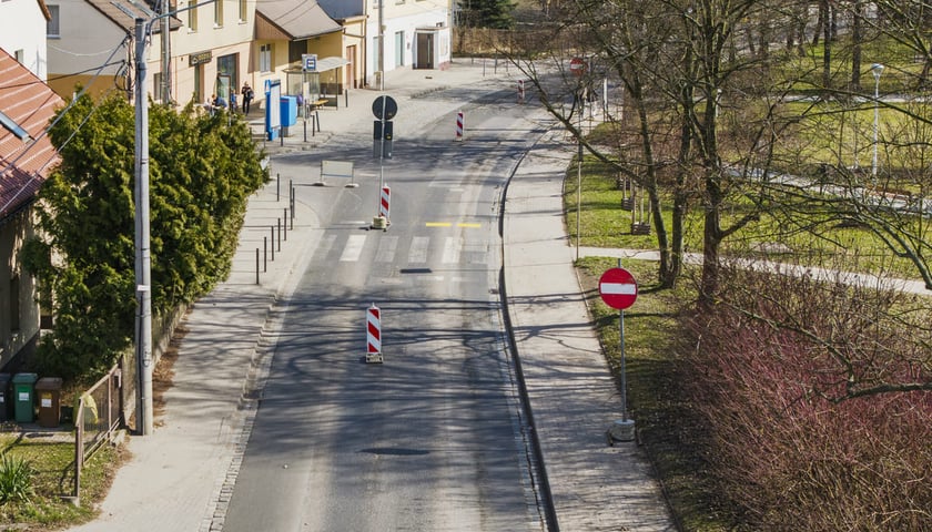 Remont ulicy Żernickiej - tymczasowa organizacja ruchu. Wrocław. 14.03.2026