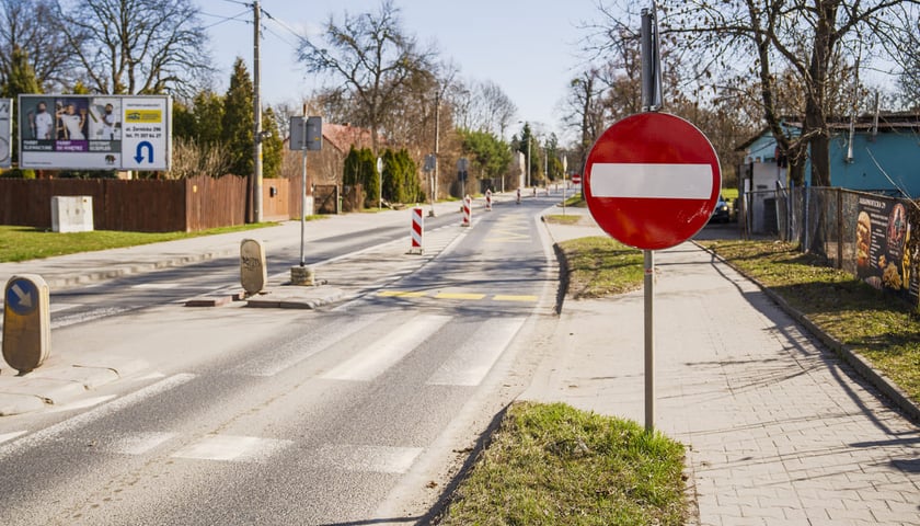 Remont ulicy Żernickiej - tymczasowa organizacja ruchu. Wrocław. 14.03.2026