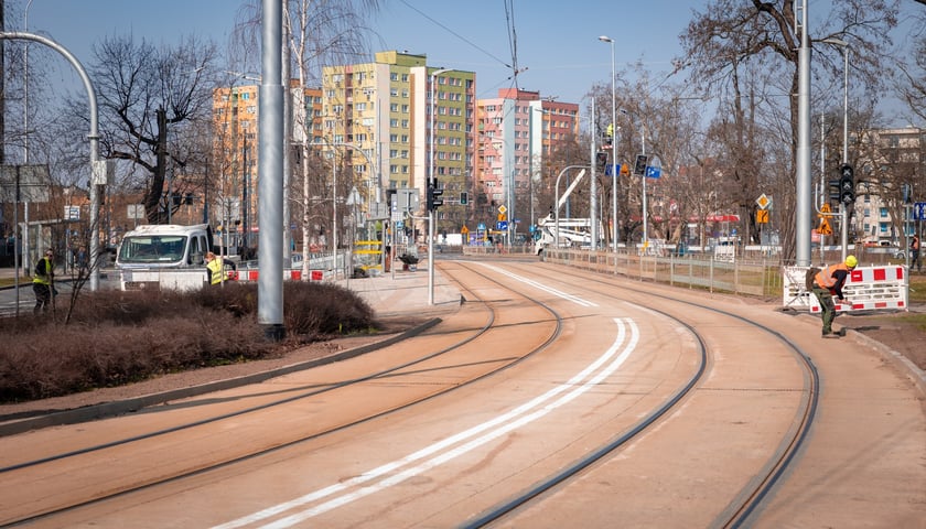 200-metrowy odcinek trasy autobusowo-tramwajowej jest już niemal gotowy. Za parę tygodni zaczną tędy jeździć autobusy