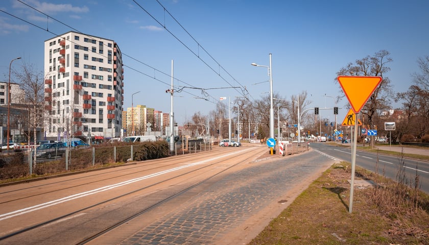 200-metrowy odcinek trasy autobusowo-tramwajowej jest już niemal gotowy. Za parę tygodni zaczną tędy jeździć autobusy