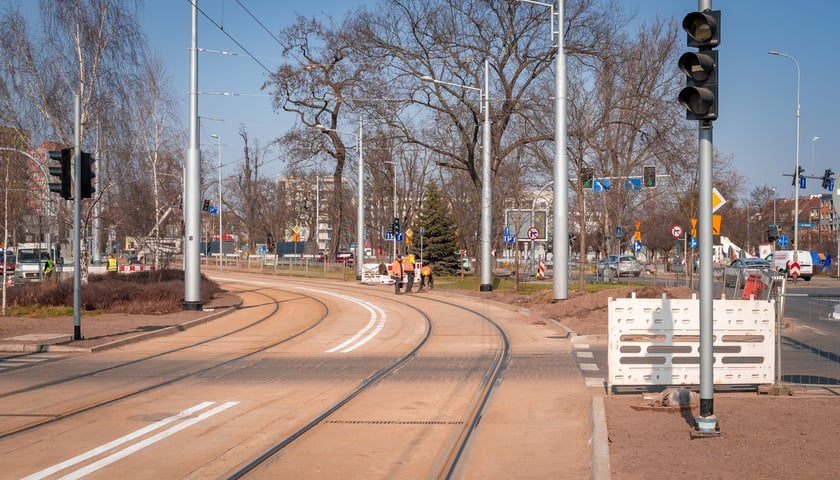 200-metrowy odcinek trasy autobusowo-tramwajowej jest już niemal gotowy. Za parę tygodni zaczną tędy jeździć autobusy