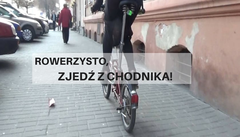 Rowerzysto, zjedź z chodnika! [PORADNIK, WIDEO]