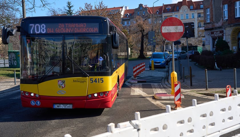 Remont torowiska w rejonie skrzyżowania Glinianej z Łódzką