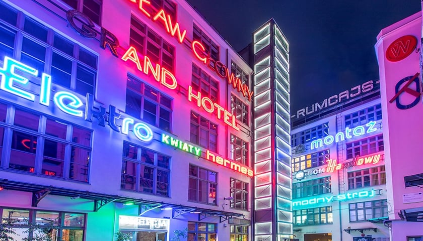 galeria neonów w podwórku przy ulicy Ruskiej