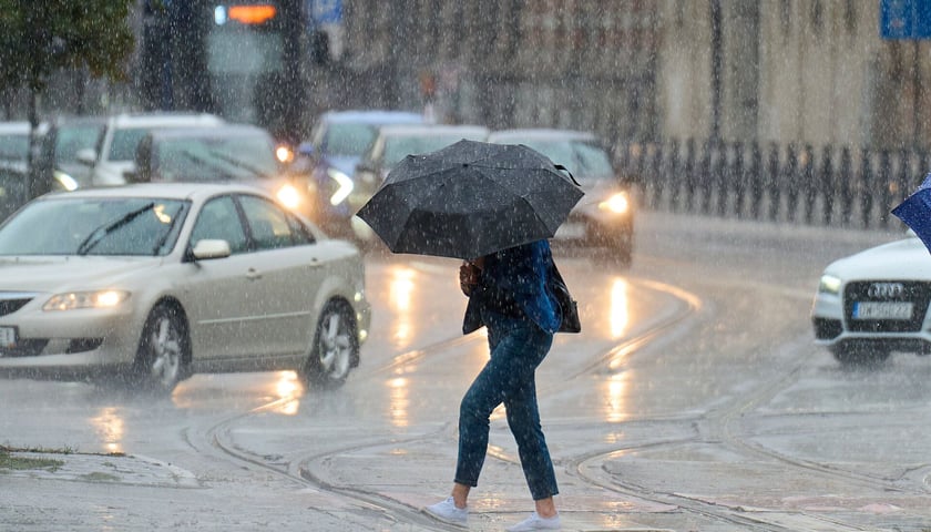 <p>W sobotę może padać deszcz - nie zapomnijcie o parasolach</p>