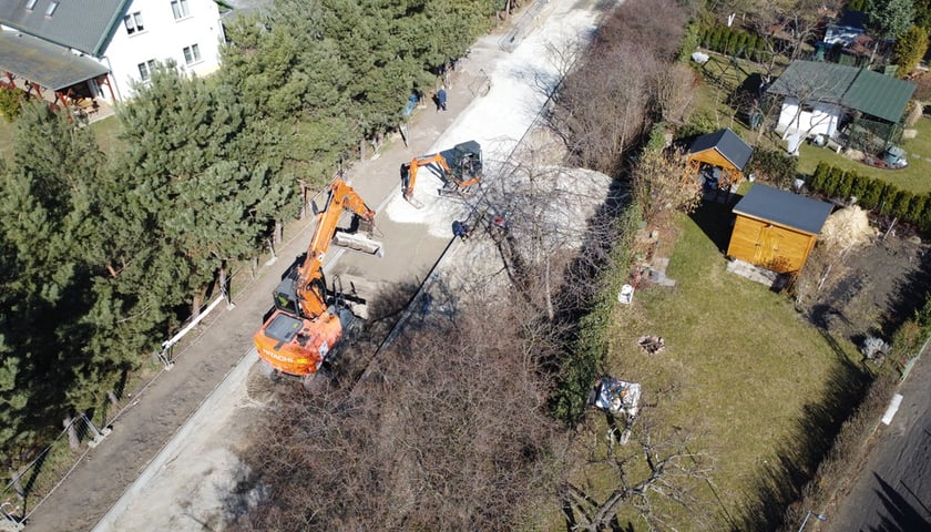Widok na budowę ulicy Trawowej