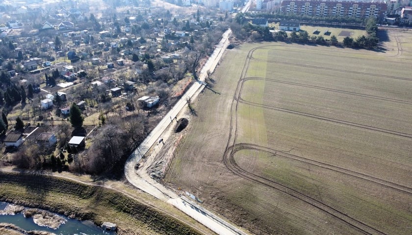 Widok na budowę ulicy Trawowej